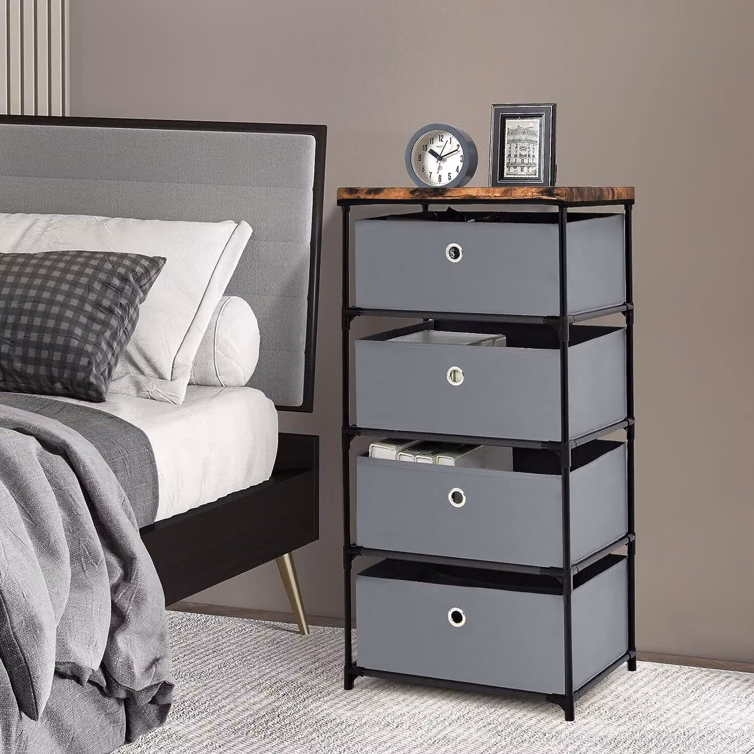 Comodino in tessuto per camera da letto, mobile da bagno salvaspazio con 4 cassetti, con struttura in ferro e robusti raccordi metallici, comodino per armadio a muro (grigio)