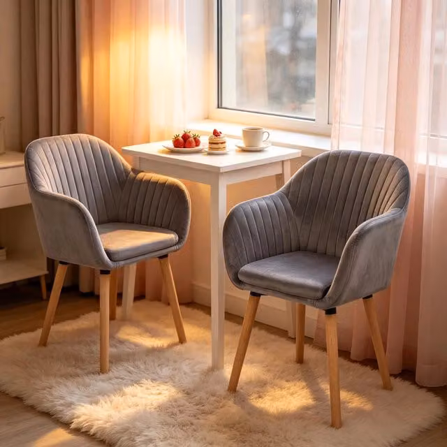 Set di 2 sedie da pranzo MIVRAY in velluto grigio scuro con braccioli, gambe in legno e struttura metallica a righe e schienale curvo