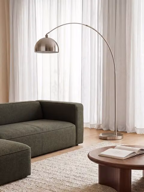 Tilbury lampada da terra cromata Kenay Home con design ad arco in metallo argento, Altezza: 190 cm