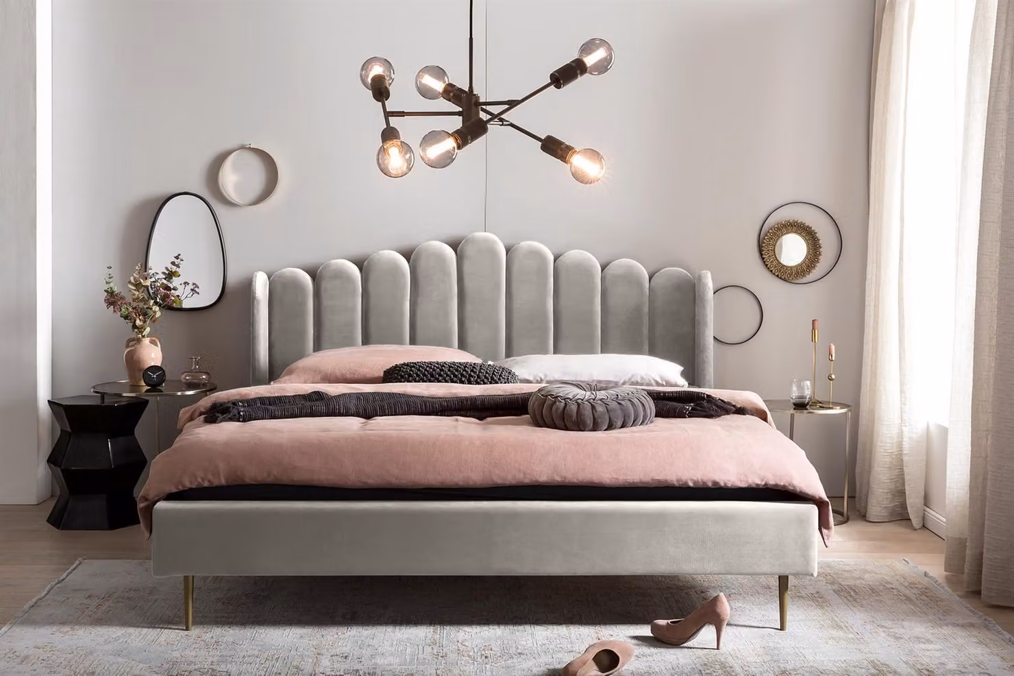 Letto a conchiglia in velluto 180x200 cm