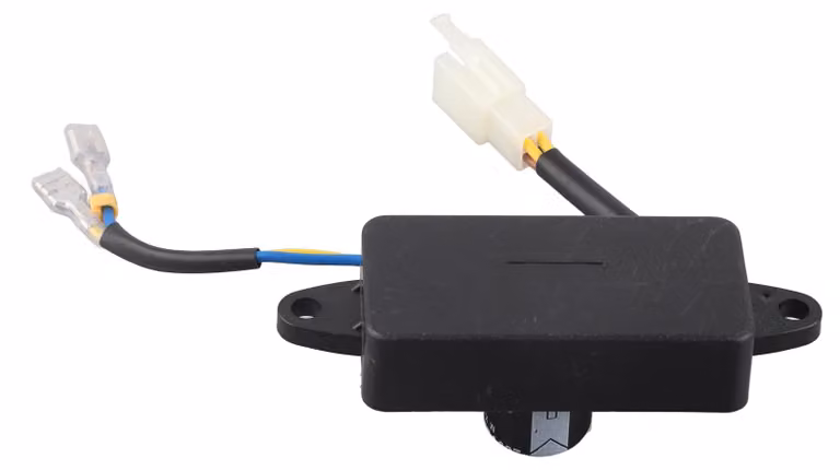 Regolatore di tensione universale professionale per generatori, con tensione stabilizzata, per generatori domestici da 1–3 kW