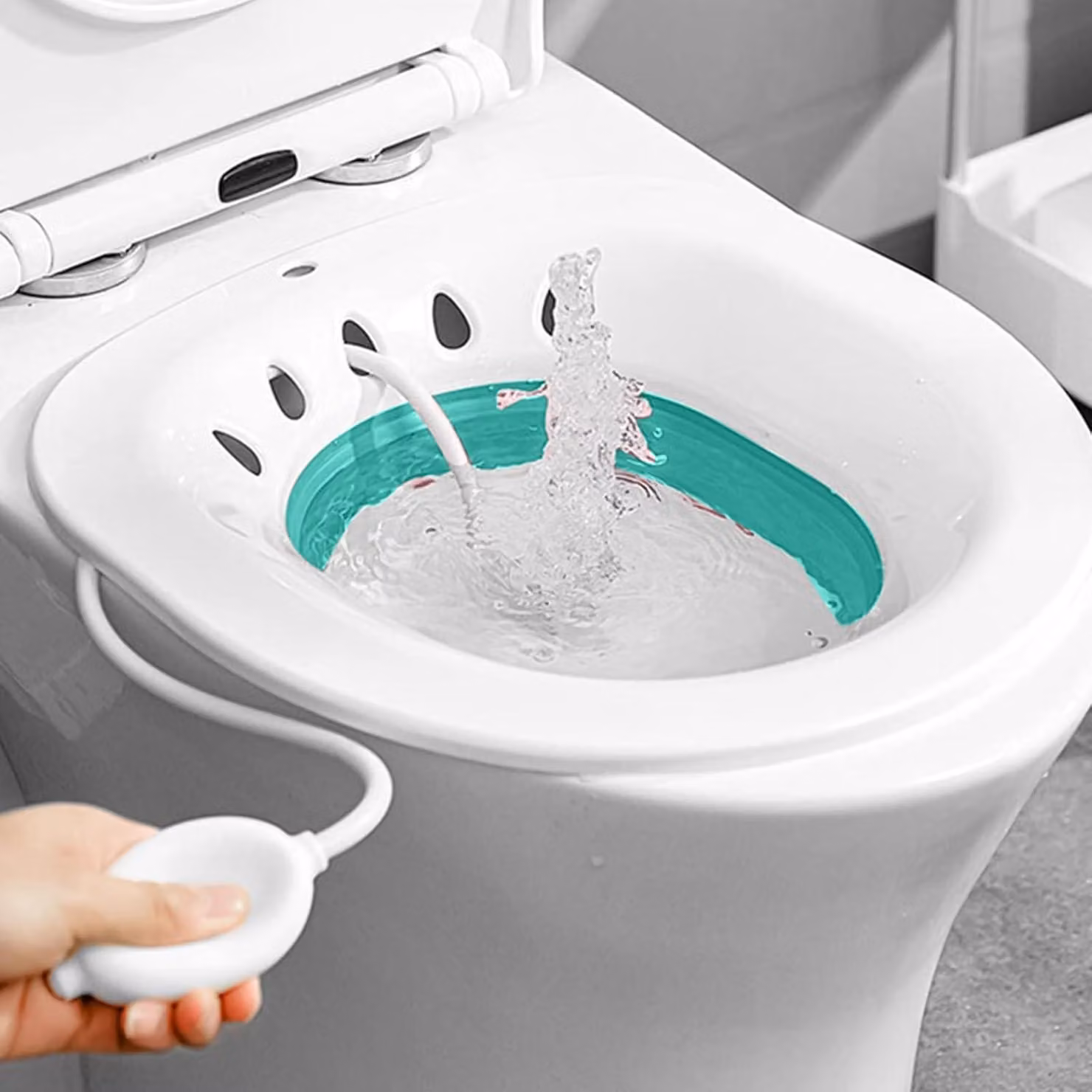 Sedia da bagno per anziani, con funzione di irrigazione, pieghevole, realizzata in PP e TPR