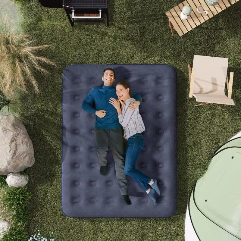 Letto da campeggio matrimoniale pieghevole con struttura ad aria, colore blu scuro, dimensioni 203x152x22 cm, ideale per campeggio e ospiti