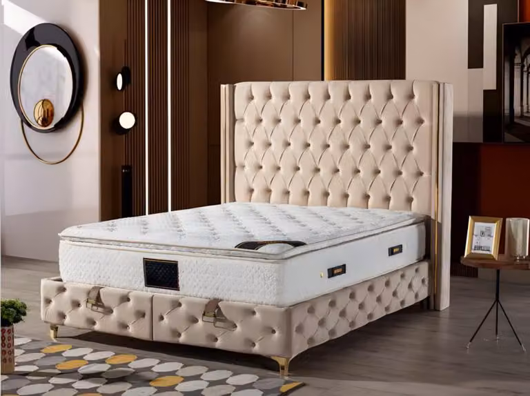 Luxuriöses Boxspringbett mit elegantem Kopfteil Modernes Design für Komfort