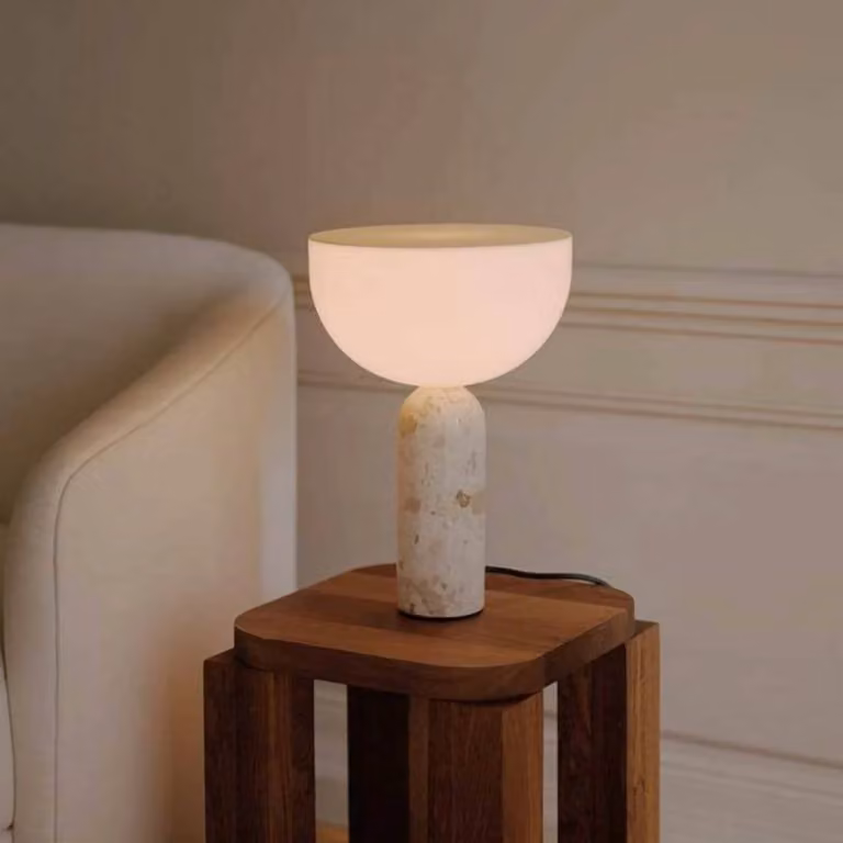 New Works Lampada da tavolo Kizu, Crema / Ambra, Soggiorno / Sala da pranzo, Pietra, Design, Lampada da tavolo
