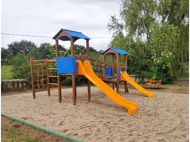 Struttura per giochi Villaggio Malaga 827 Giochipark con doppia torre, ponte e scivoli in vetroresina e legno, multicolore – 2
