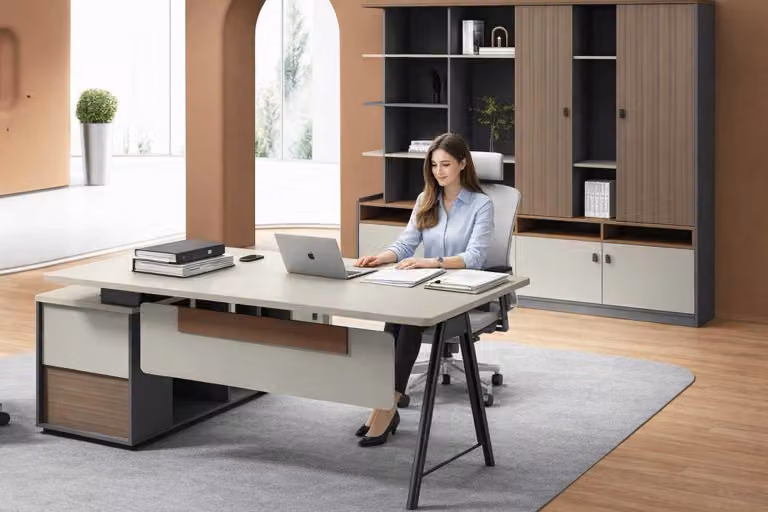 Set moderno di scrivania angolare in legno marrone con mobiletto per ufficio, ideale per il vostro ufficio