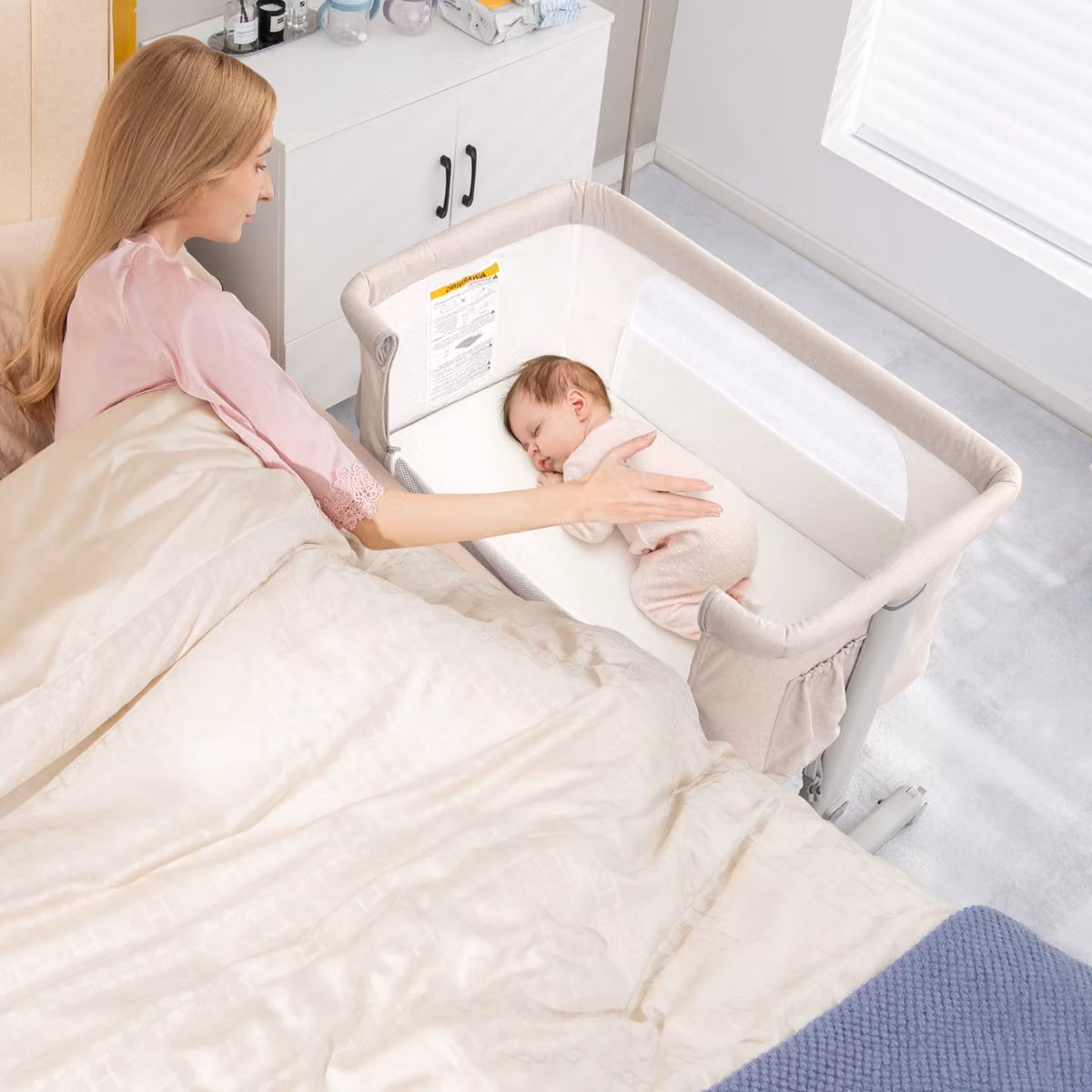 Culla per bambini 3 in 1 Costway con 5 livelli di altezza regolabili e borsa da viaggio, Beige