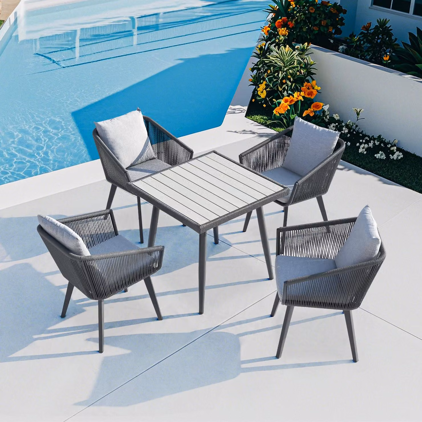 Set da giardino Rainsworth in rattan Composto da 4 poltrone e 1 tavolo con 4 cuscini e 4 cuscini da seduta