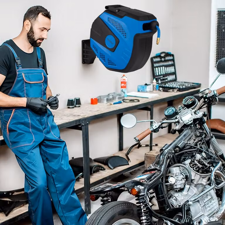 Avvolgitore automatico retrattile Costway con tubo aria ibrido da 15 m e tubo di collegamento da 1,5 m, colore blu