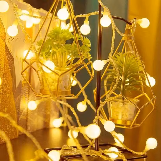 Lanterna da tavolo moderna in metallo oro/ottone con 40 LED luce bianca calda, resistente all'acqua e alimentata a batteria, ideale per decorare giardino, balcone e interni