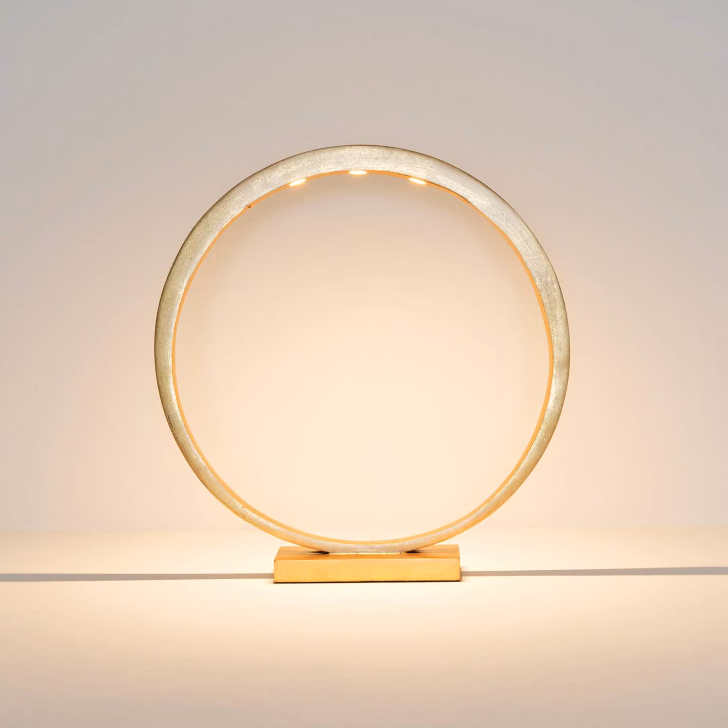 Holländer Lampada da tavolo di design Asterisco, dimmerabile, Ottone / Oro, Soggiorno / Sala da pranzo, Metallo, Design, Lampada da tavolo
