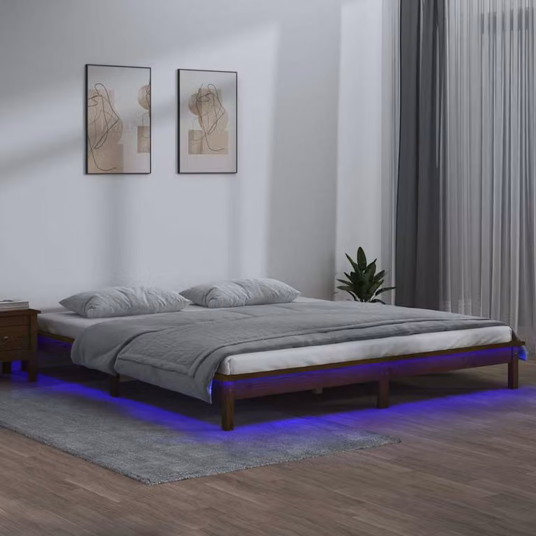 vidaXL Giroletto in Legno Massello di Pino con LED e Porte USB, Colore Marrone, 200x200 cm