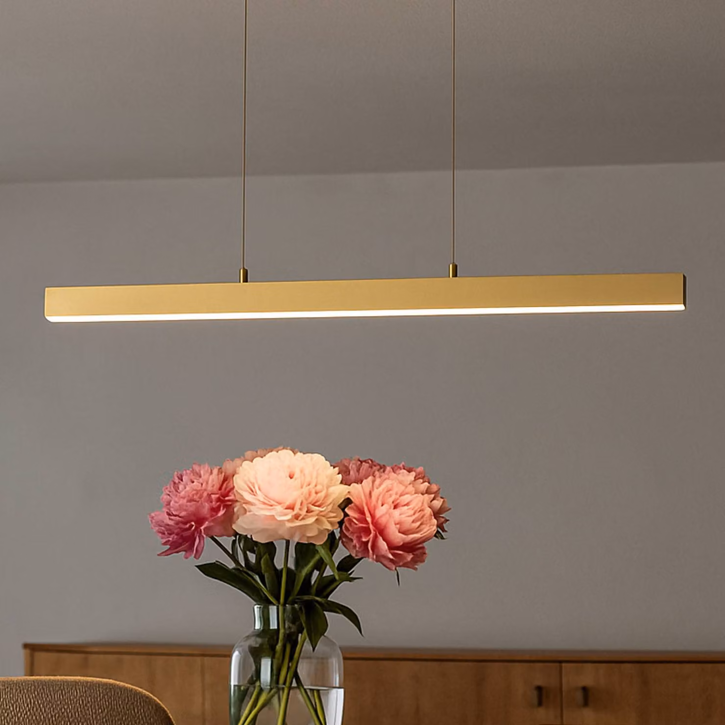 FISCHER & HONSEL Lampada LED a sospensione Vayana, lunghezza 190 cm, color sabbia, metallo, CCT dimmerabile, Crema / Ambra, Soggiorno / Sala da pranzo, Metallo, Moderno