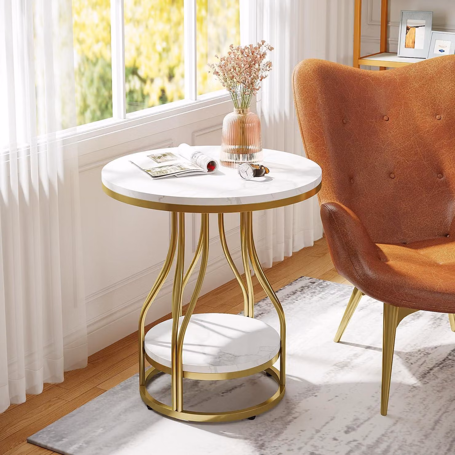 Tavolino rotondo con due ripiani, finitura bianco oro, struttura in metallo, dimensioni 50x50x60 cm
