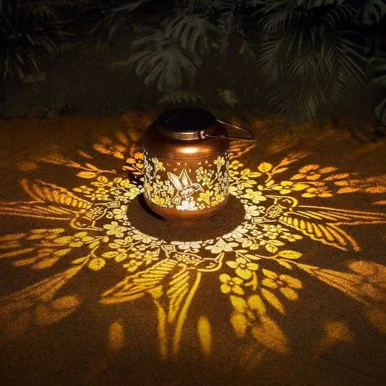Set di luci solari, decorazione metallica da appendere, impermeabile con illuminazione a LED, per giardini, terrazze, piscine, prati e verande.