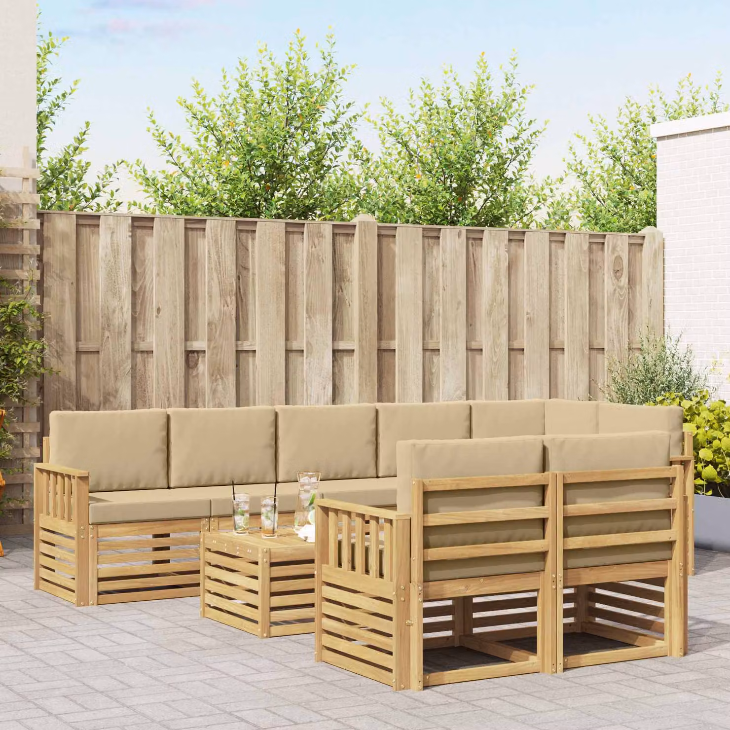 vidaXL Set di divani da esterno moderno a forma di U composto da 9 pezzi in legno di acacia con cuscini in bianco, beige e marrone