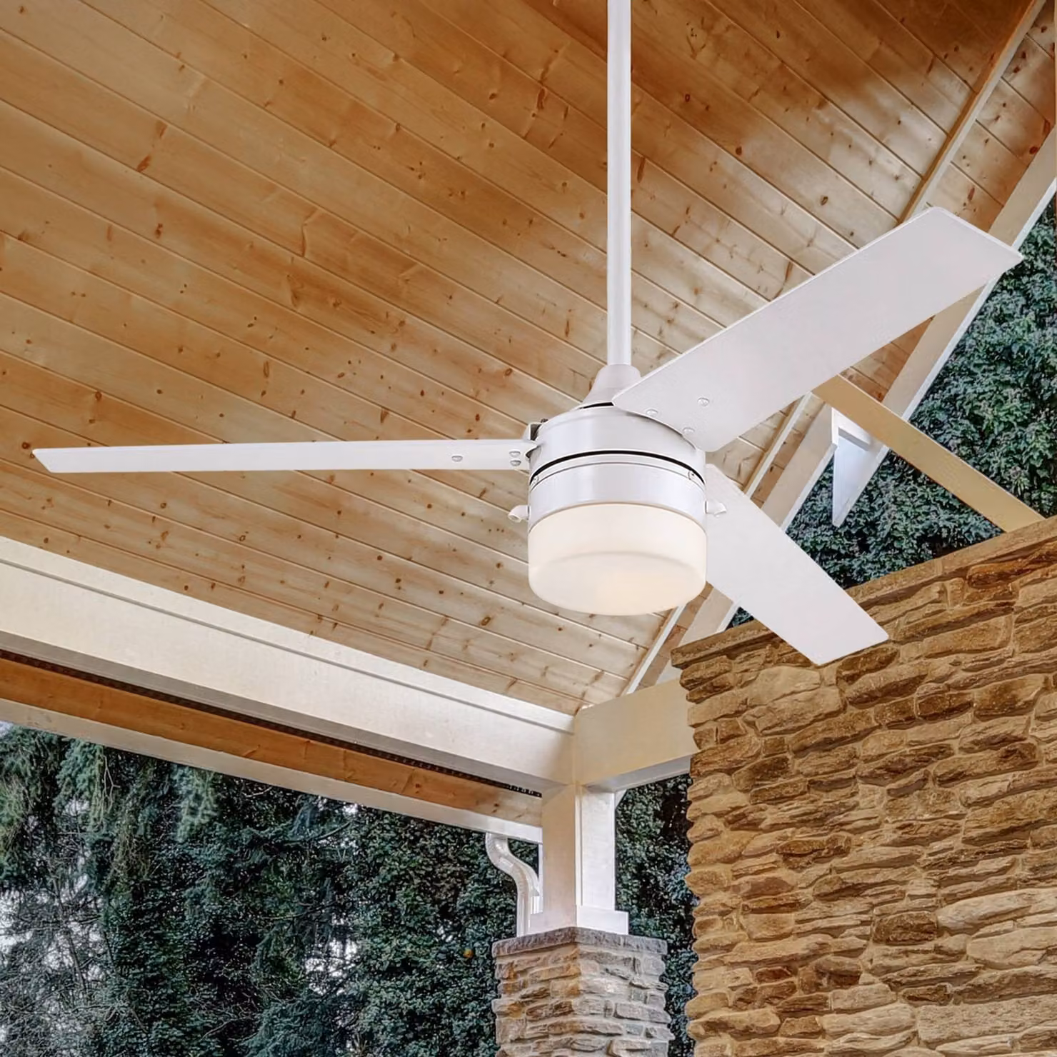 Westinghouse Ventilatore da soffitto con luce 7316640, bianco/betulla IP44 7316640, Bianco / Opale, Soggiorno / Sala da pranzo, Plastica, Moderno