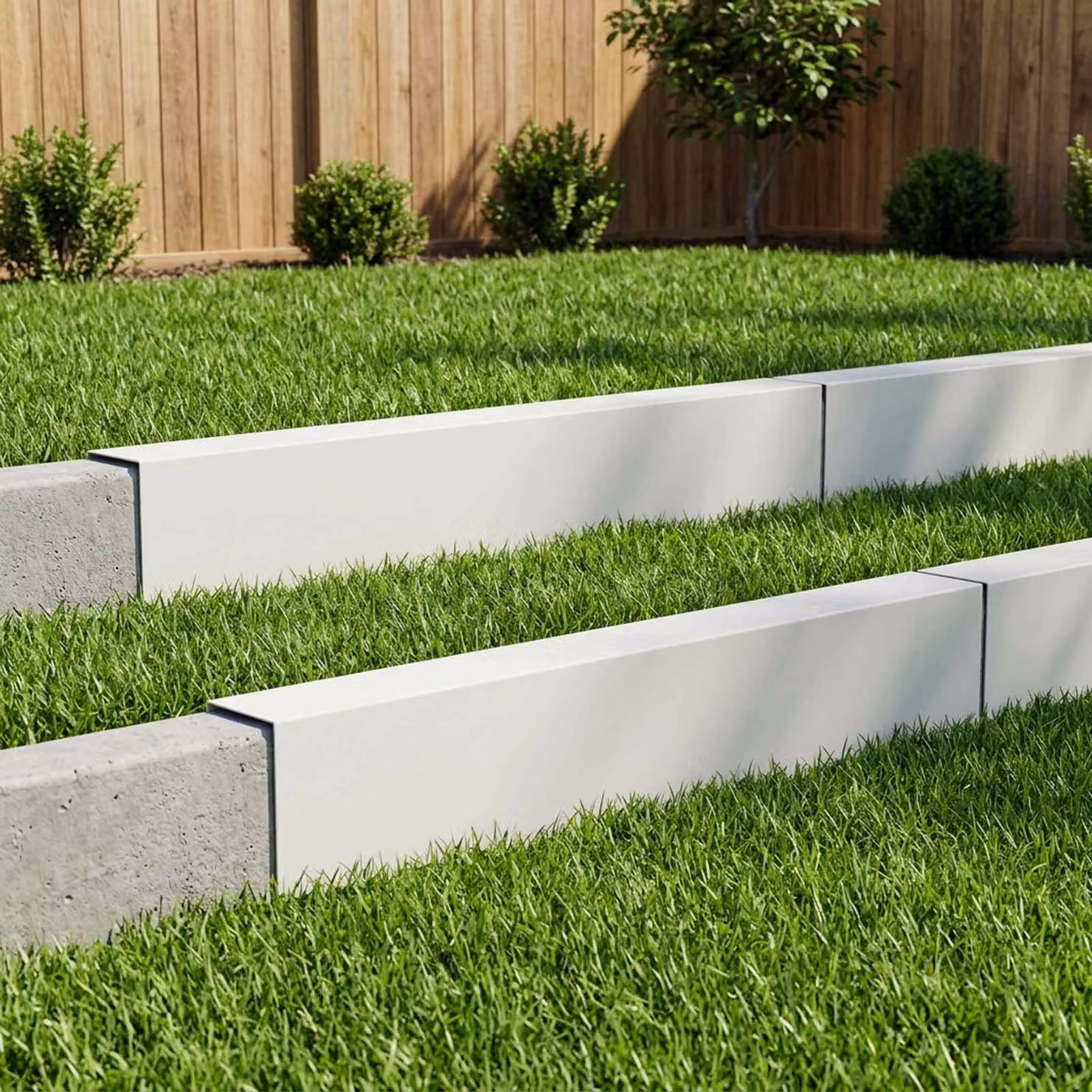 Set di 10 profili di copertura per giardino vidaXL in acciaio bianco, L: 100 cm, H: 15 cm, P: 5 cm