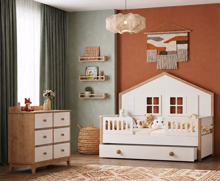 Letto scandinavo per bambini a forma di casetta, completo di comò coordinato