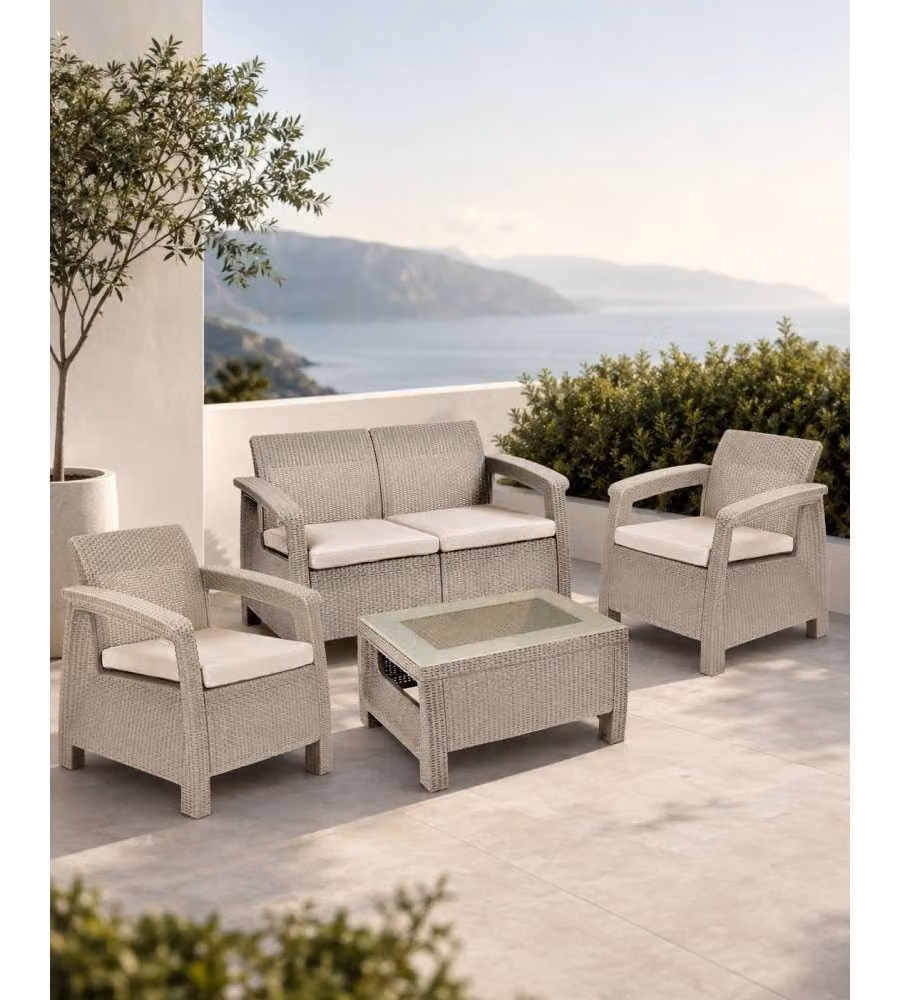 Set Salotto da Giardino Domo Mea in Polyrattan Colore Marrone e Beige con Divano a 2 Posti, 2 Poltrone, Tavolino con Piano in Vetro e Cuscini Inclusi