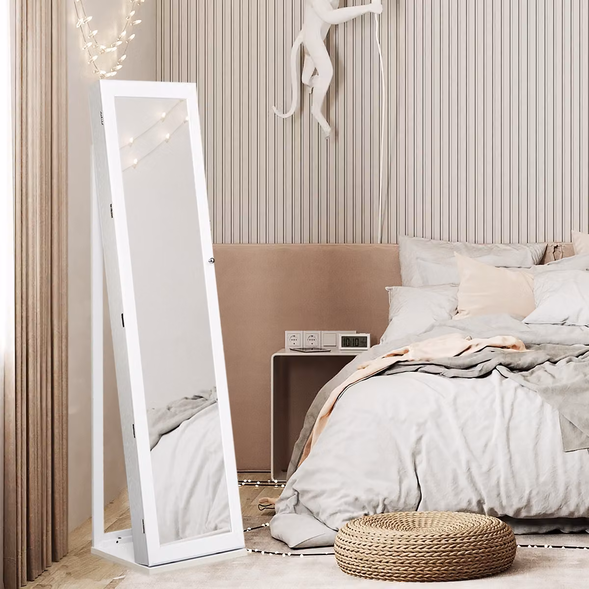 Armadio portagioie 2 in 1 Costway con specchio interno e 30 ganci per collane, colore bianco opaco