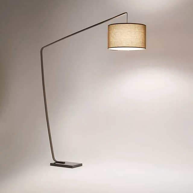Piantana ad arco Perenz Zoe in metallo e marmo con paralume in tessuto, disponibile in nero, bronzo o beige, con attacco E27, H 185 cm, L 165 cm, P 65 cm – 1