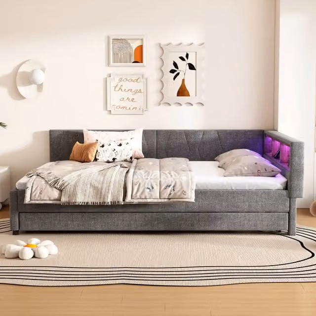 Letto matrimoniale estraibile in lino grigio con porte USB, illuminazione LED e ripiani laterali, L/P: 140 x 200 cm