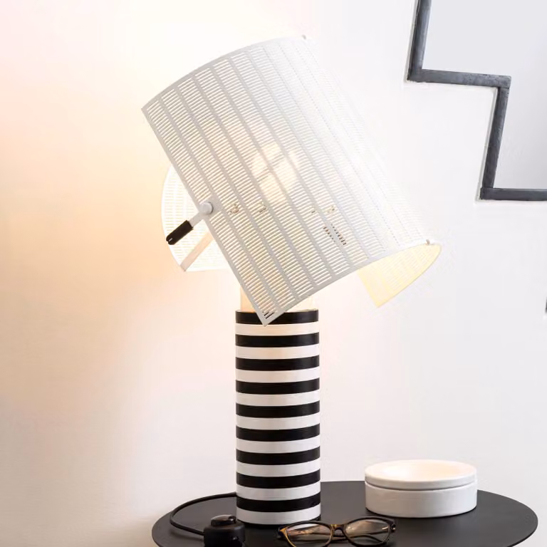 Artemide Lampada da tavolo di design Shogun, Bianco / Opale, Soggiorno / Sala da pranzo, Alluminio, Design, Lampada da tavolo