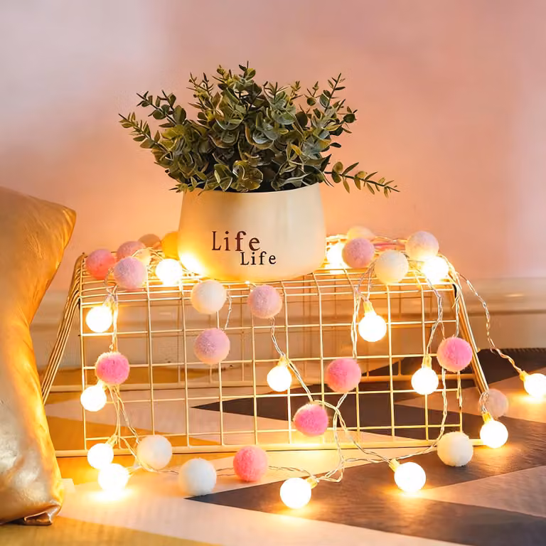 Catena luminosa con 20 pompon e luci LED, luce bianco caldo, alimentata a batteria