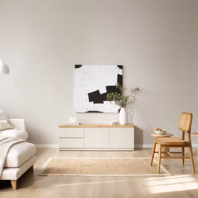 Mobile TV Ellinor Banak in legno e metallo, stile minimalista, colore beige e bianco, larghezza: 150 cm