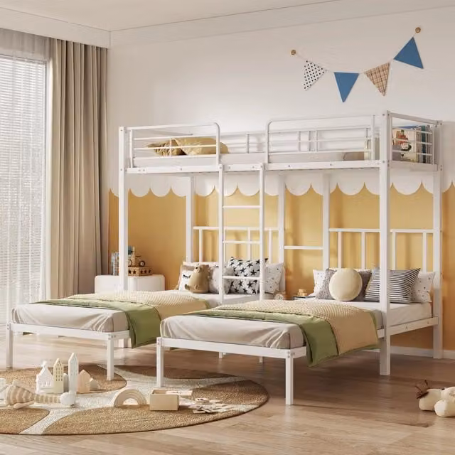Letto a castello triplo con scala e piano d’appoggio; 90x200 cm; in metallo bianco