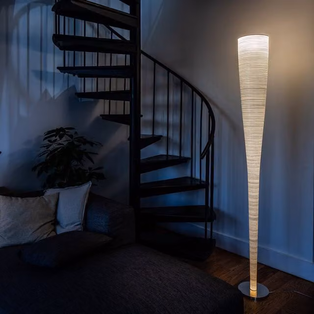 Lampada da terra Foscarini Mite con tecnologia LED dimmabile in metallo e vetro disponibile in bianco, nero o giallo