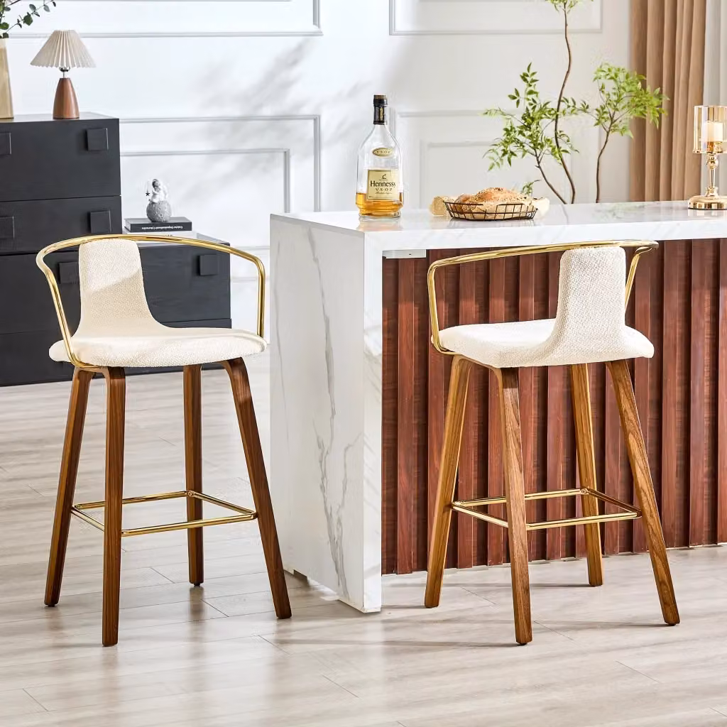 Sgabello da bar OKWISH in stile scandinavo con braccioli e seduta imbottita in tessuto, colore bianco, L: 52,5 cm, P: 44 cm, H: 68 cm – 2
