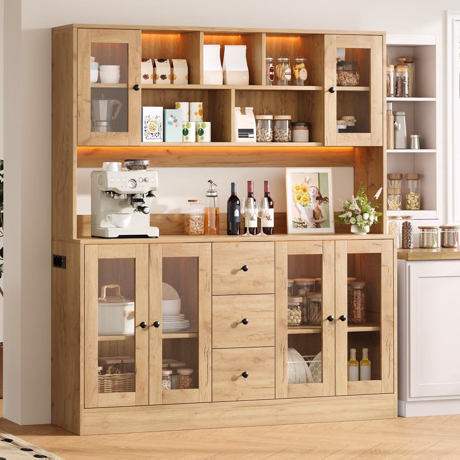 Armadio vetrina per cucina con illuminazione a LED e prese di corrente, 6 ante in acrilico, mobiletto da cucina con 3 cassetti, mobiletto alto per ripostiglio, design naturale