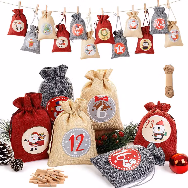 Calendario dell'Avvento da riempire: 24 sacchetti di juta con accessori, colore rosso e oro