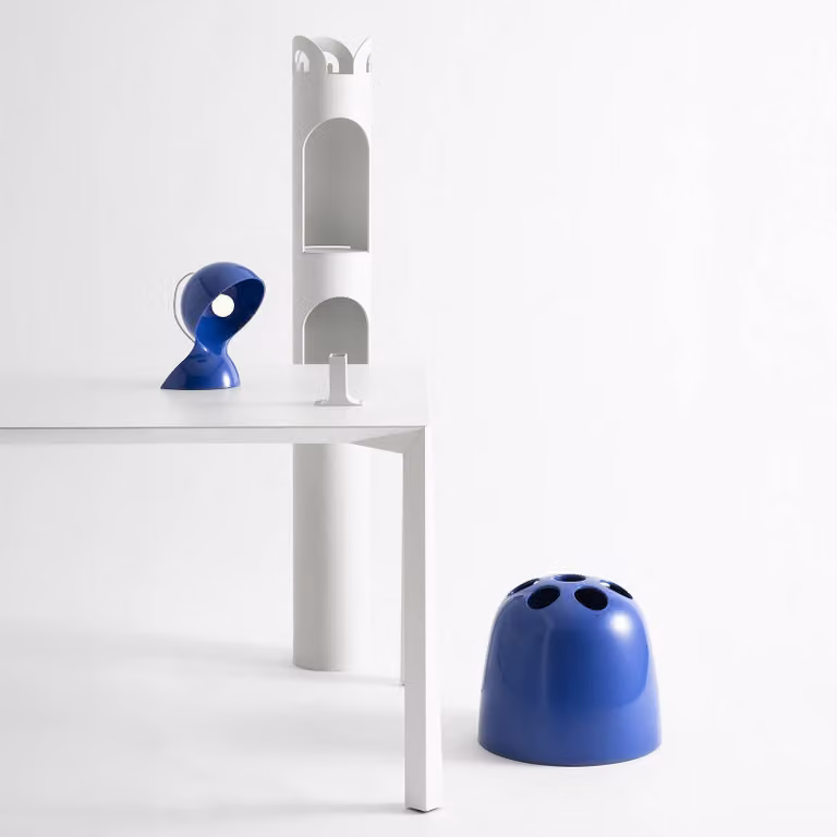 Artemide Lampada da tavolo Dalù, Blu, Soggiorno / Sala da pranzo, Plastica, Design, Lampada da tavolo