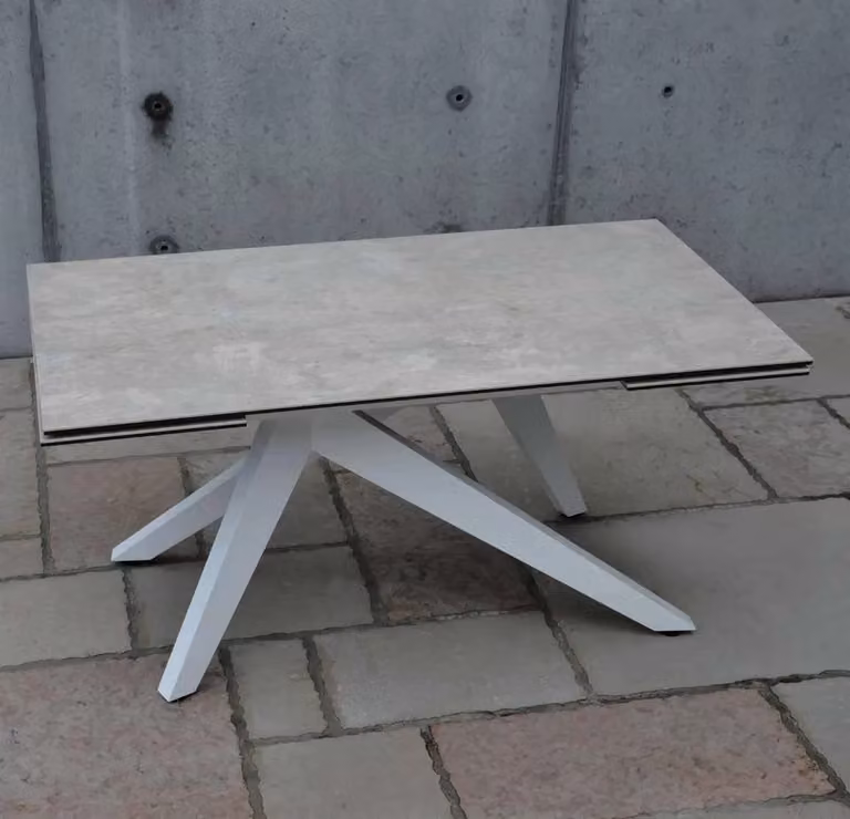 Tavolo estensibile Big Table Mobili 2G con piano in vetro e ceramica finitura beton, L: 160 cm, P: 90 cm, H: 76 cm (aperto 240 cm)