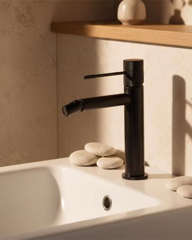 Rubinetto miscelatore bidet senza scarico in ottone nero opaco Melin