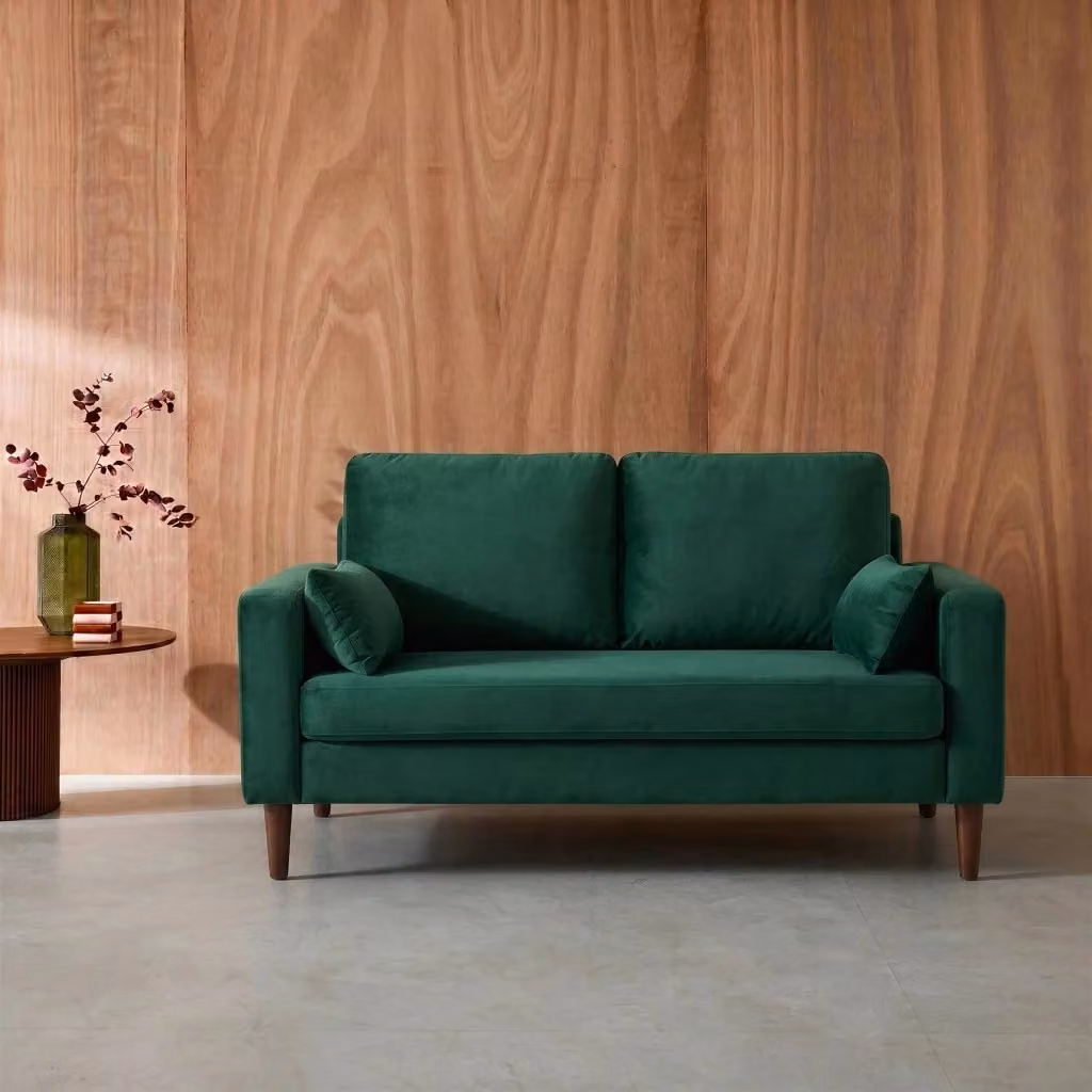 Divano a 2 posti Sweeek in stile scandinavo in velluto verde con cuscini coordinati, L: 130 cm, P: 82 cm, H: 68 cm – 2
