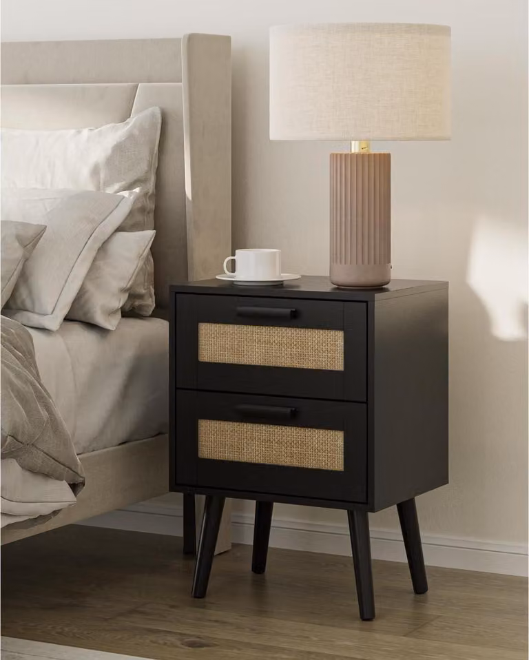 Comodino in rattan con cassetto e gambe in legno