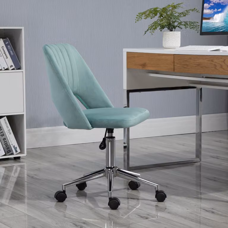 Sedia da scrivania Moonbite senza braccioli, rivestita in tessuto effetto velluto, con pistone a gas regolabile da 79 a 91 cm, ruote a 360°, forma a conchiglia con cuciture a vista, portata massima di 120 kg, realizzata in poliestere, colore verde