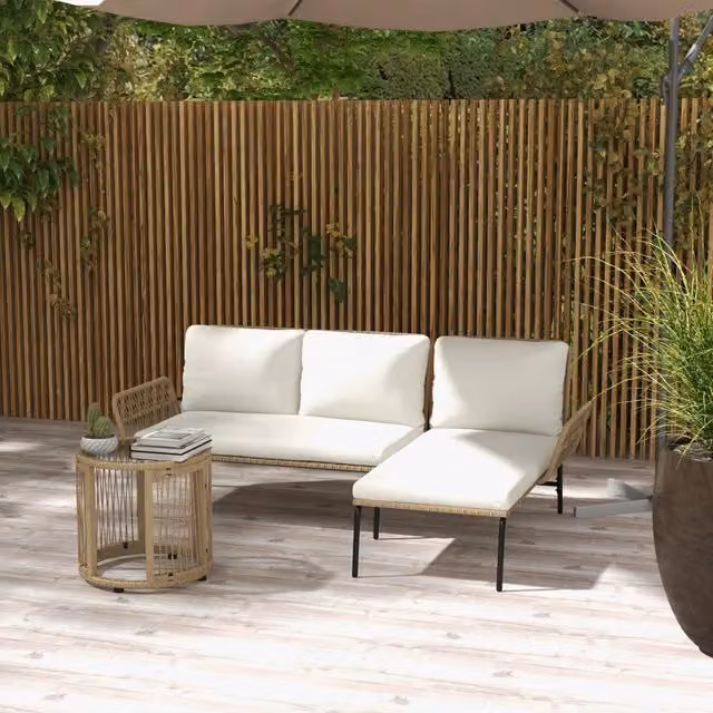 Set salotto da giardino WISHDOR a forma di L composto da divano 2 posti, poltrona lounge e tavolino con cuscini bianchi e struttura in metallo resistente ai raggi UV