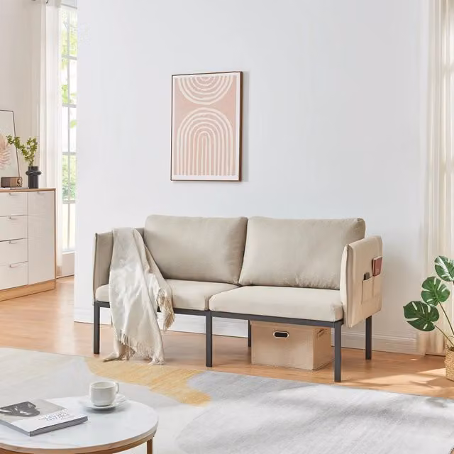 Divano a 2 posti Kamar en.casa imbottito in tessuto beige con cuscini e coperture rimovibili L: 158 cm, P: 79 cm, H: 63 cm