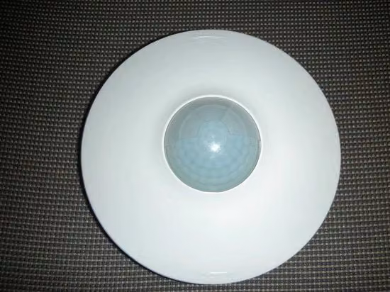 Pannello di controllo ESYLUX per schermo a LED 360 con rilevamento presenza e sensori di movimento, bianco