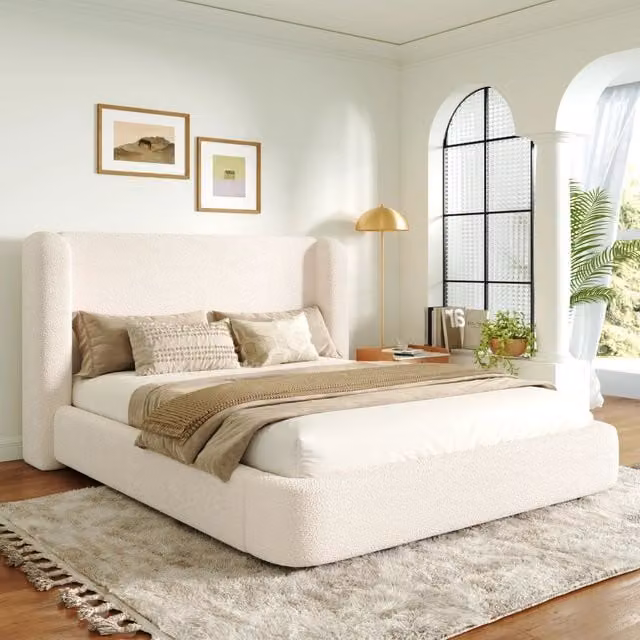 Letto imbottito con rete a doghe e testiera rivestita in bouclé beige struttura in metallo e legno