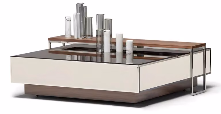 Moderner Couchtisch aus Holz in Braun