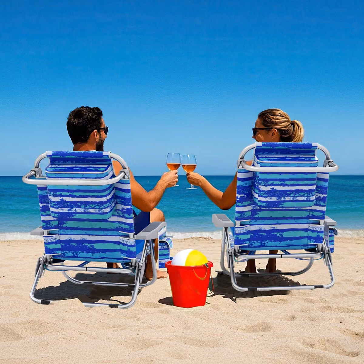 Sedia da spiaggia pieghevole Costway con zaino, portabicchieri e tasche portaoggetti, modello a 5 posizioni, Blu scuro a righe