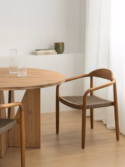 Sedia Nabire Kenay Home in legno di acacia marrone con corda per interno ed esterno