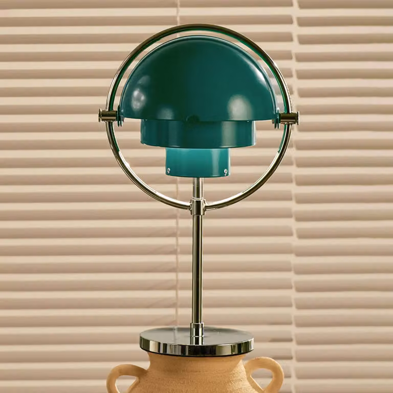 GUBI Lampada da tavolo Multi-Lite, dimmerabile, Cromo / Argento, Soggiorno / Sala da pranzo, Metallo, Design, Lampada da tavolo